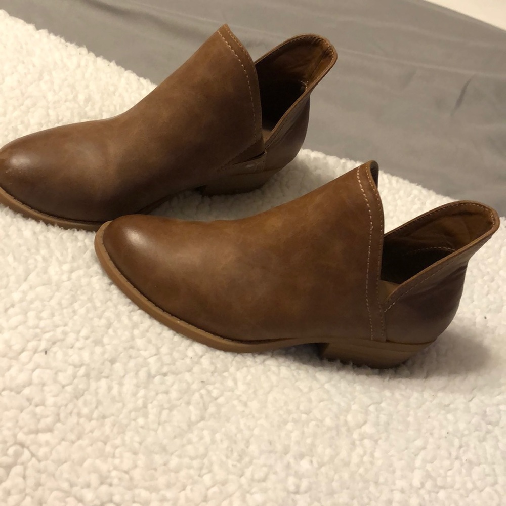 Brown heeled bootie